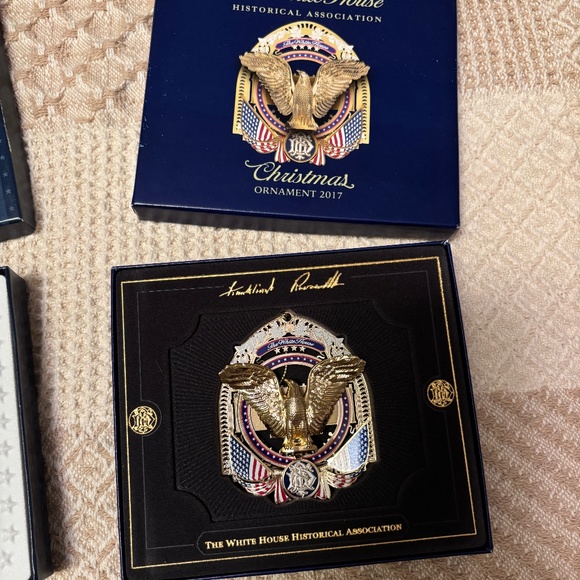 2 White House Christmas Ornaments - Picture 3 of 6